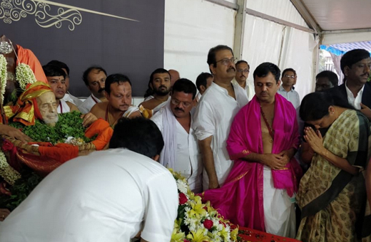 Pejavar swamiji last rites